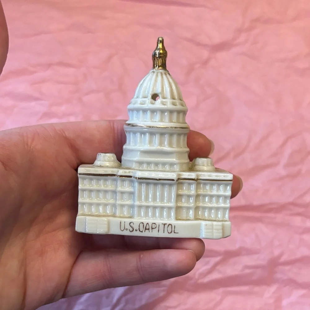 White Ceramic Washington Monument & U.S. Capitol Salt Shaker Set Gold Accents